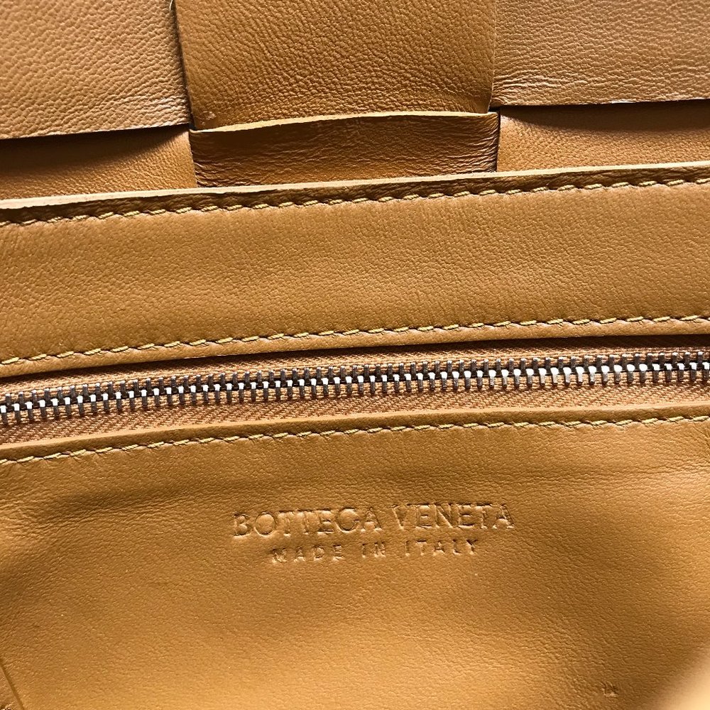 Bottega Veneta Intrecciato Leather Crossbody in Cognac Tan with COA and dustbag - Picture 14 of 15